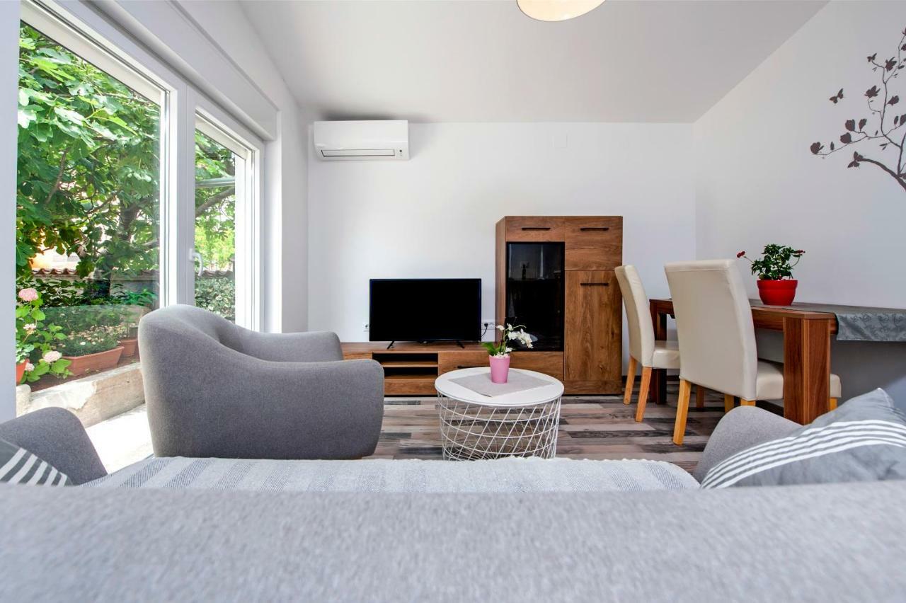 Paola Cozy Apartment Rovinj Bagian luar foto
