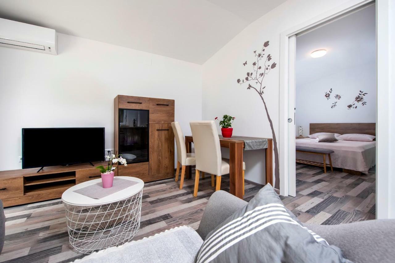 Paola Cozy Apartment Rovinj Bagian luar foto