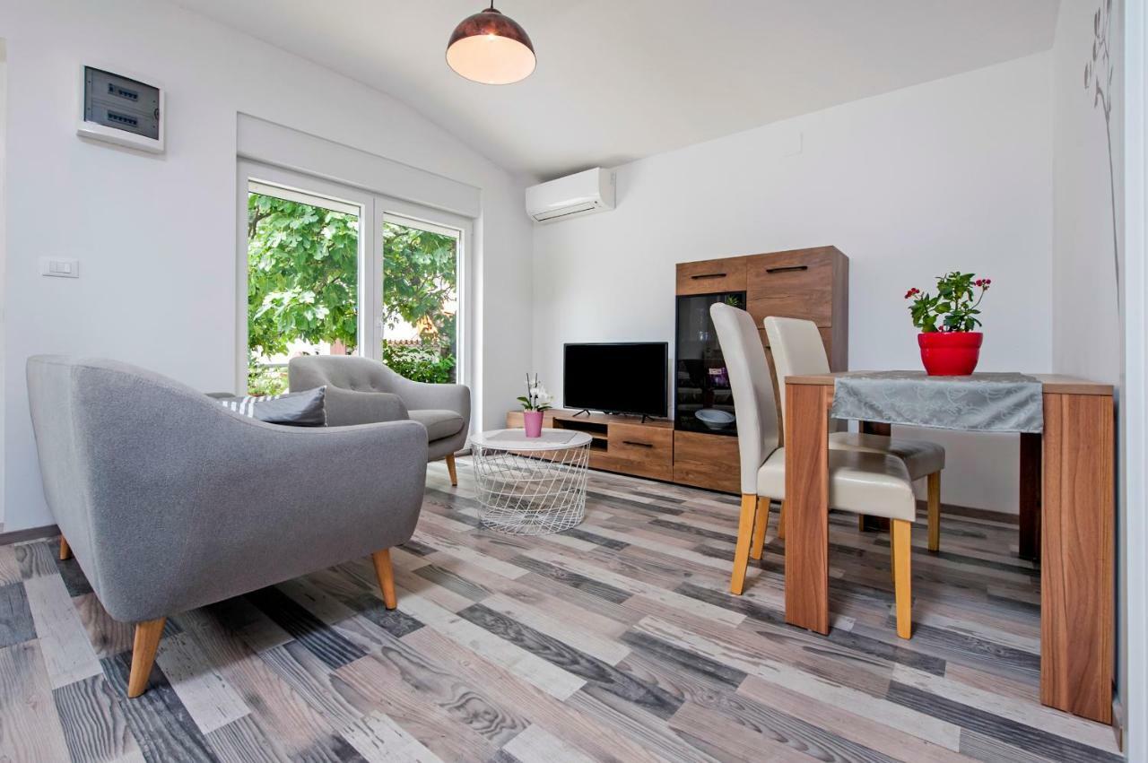 Paola Cozy Apartment Rovinj Bagian luar foto