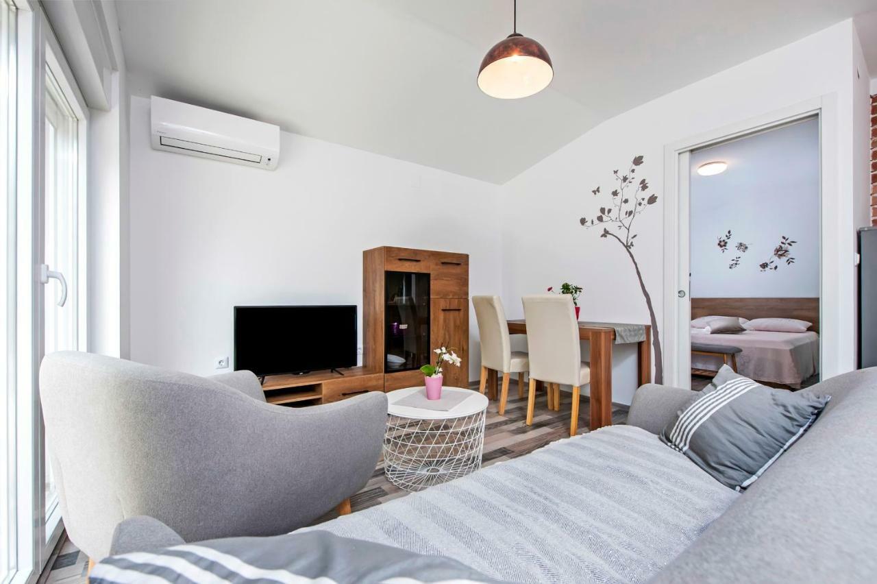 Paola Cozy Apartment Rovinj Bagian luar foto